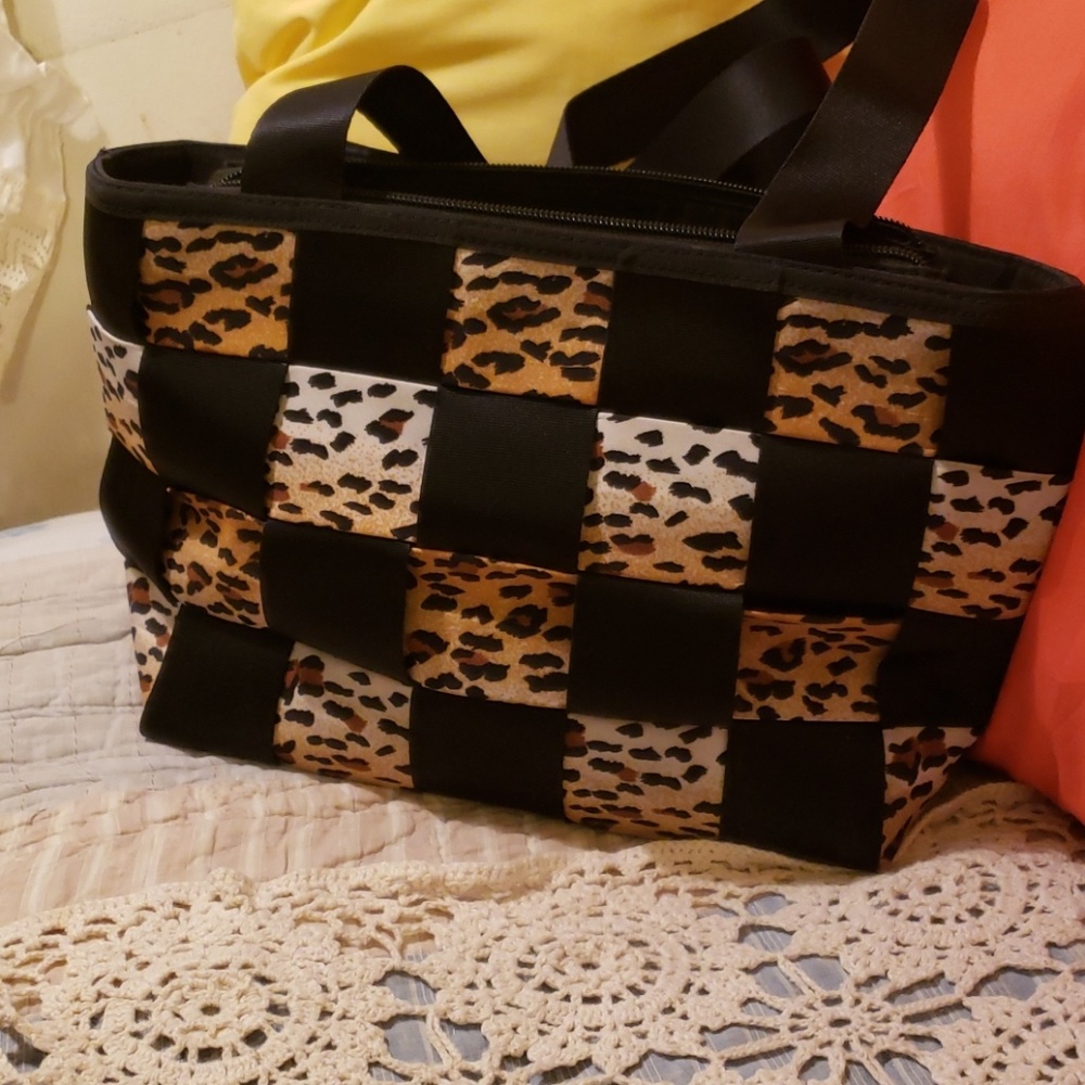 Comely Seatbelt Cheetah Print Purse